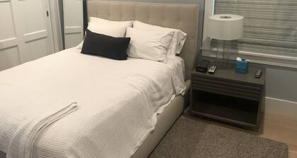 Beachlife on a Private Island Minutes from Manhattan without the Hampton Drive or Fire Island Ferry