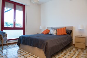 2 Schlafzimmer, Bügeleisen/Bügelbrett