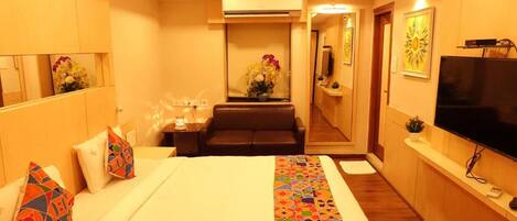 Deluxe Room | Premium bedding, desk, iron/ironing board, free WiFi