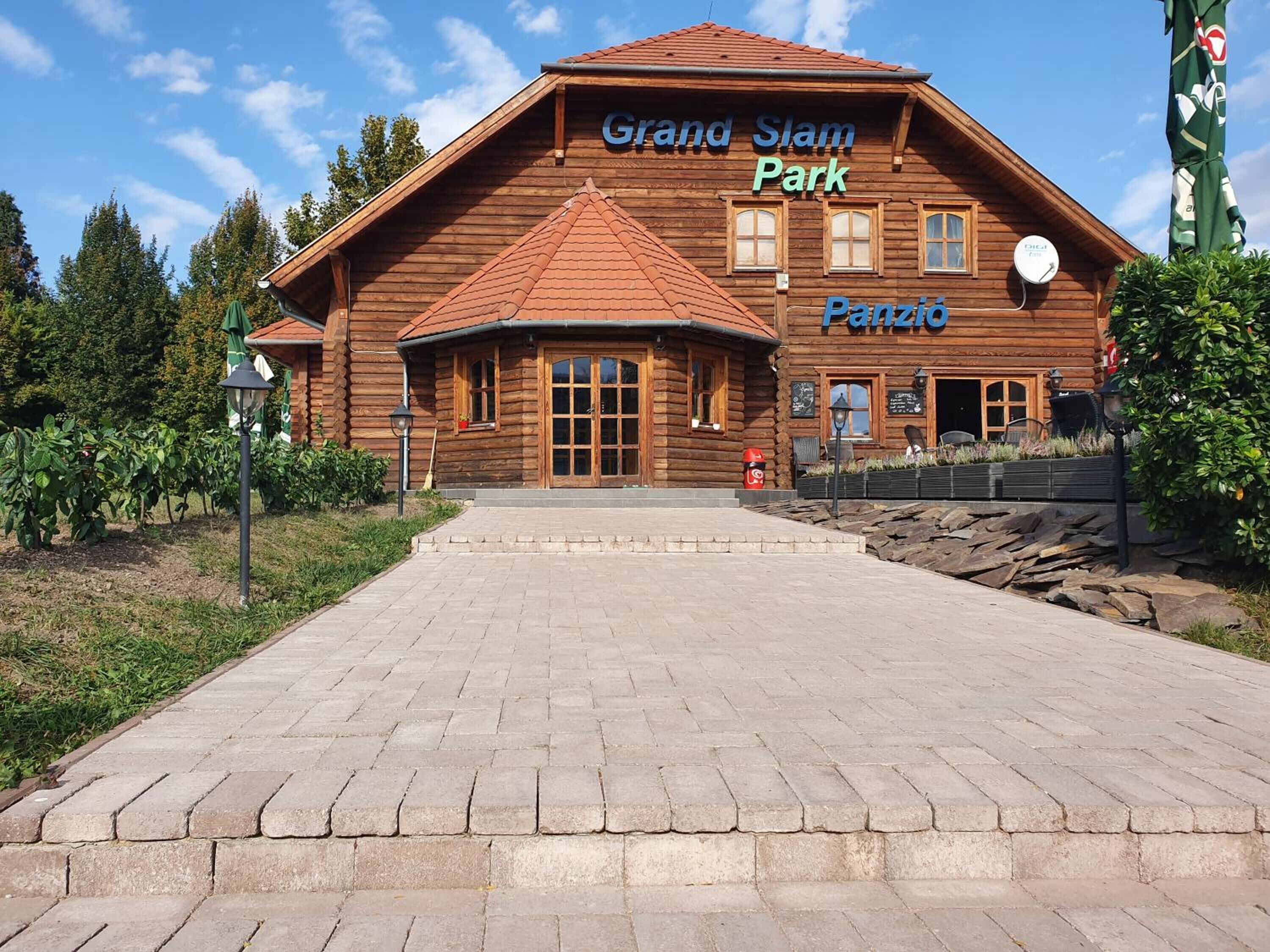 Photo - Grand Slam Park Inn