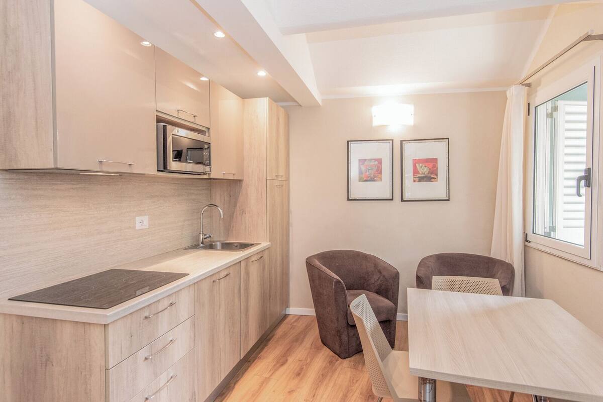 標準別墅 | 私人廚房 | 大型雪櫃/冰箱、爐具、廚房用具/餐具/器皿、餐桌