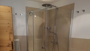Standard Double Room | Bathroom | Free toiletries, hair dryer, bidet, towels - Agritur Maso Kofler (Rumo)