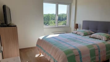 1 chambre, fer et planche Ă repasser, Wi-Fi gratuit, draps fournis