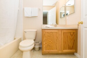 Apartment | Bathroom