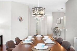 Apartment | Eigene Küche | Kühlschrank, Mikrowelle, Ofen, Herdplatte