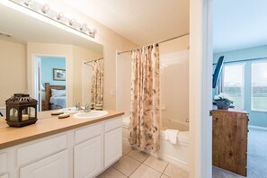 Apartment | Bathroom | Hair dryer, towels