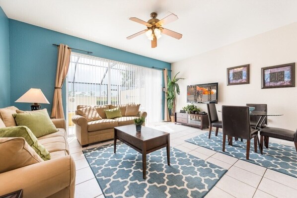 Apartment | Living room | Flat-screen TV, fireplace, DVD player