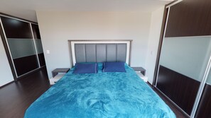 Deluxe Apartment | 3 bedrooms, blackout curtains, iron/ironing board, free WiFi - Comfortable and Trendy Apartment 2C (Guadalajara)