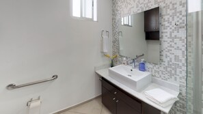 Bathroom - Comfortable and Trendy Apartment 2C (Guadalajara)