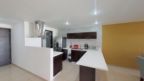 Elite Apartment | Private kitchen | Microwave, blender, coffee grinder, cookware/dishes/utensils