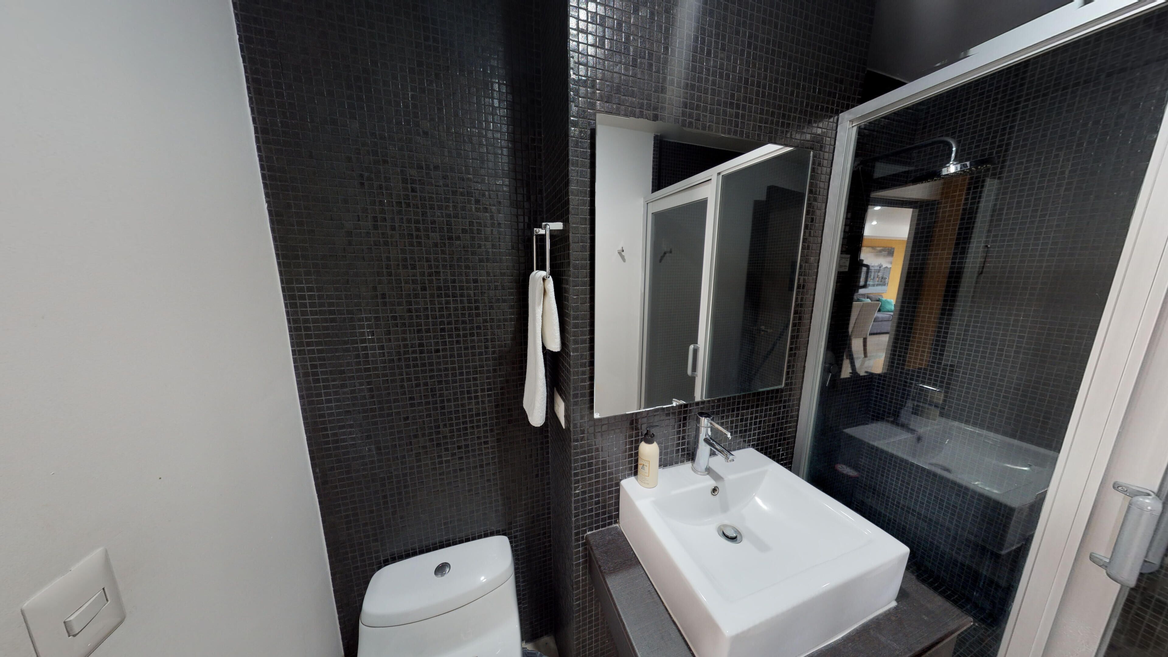 Departamento Elite | Baño | Regadera, regadera tipo lluvia, secadora de cabello, toallas 