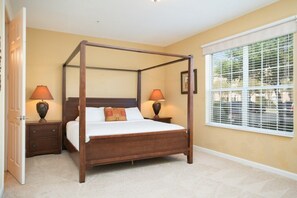 Condo | 3 chambres, bureau, fer et planche à repasser, lit de bébé portatif