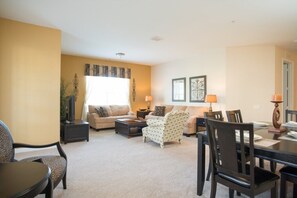 Condo | 3 bedrooms, desk, iron/ironing board, travel crib - Vista Cay Hideaway (Orlando)