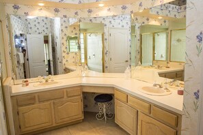 Villa | Bathroom | Towels