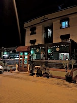Fachada del alojamiento - Noche