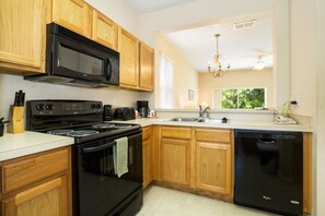 Apartment | Eigene Küche | Kühlschrank, Mikrowelle, Ofen, Geschirrspüler