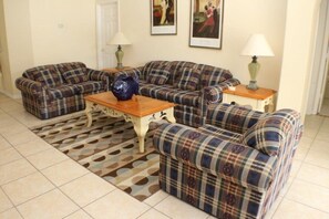 House | Living room | Flat-screen TV, DVD player