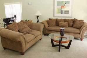 House | Living room | Flat-screen TV, video game console, DVD player, table football - Tm001or (Davenport)