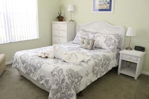 4 عدّة غرف نوم وواي فاي مجانًا وملاءات أسرّة