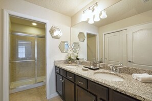 Apartment | Bathroom