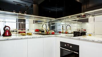 Refrigerador, microondas, parrilla de estufa y lavavajillas