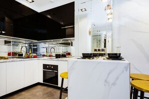 Refrigerador, microondas, parrilla de estufa y lavavajillas