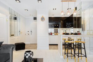 Refrigerador, microondas, parrilla de estufa y lavavajillas