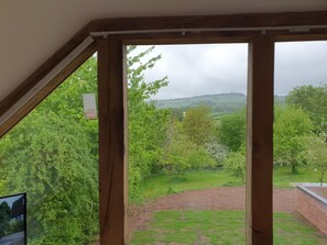 Interior - Lovely dog friendly cottage 4 miles from Ludlow with feature oak glass gable. (LUDLOW)
