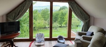 Lovely dog friendly cottage 4 miles from Ludlow with feature oak glass gable.