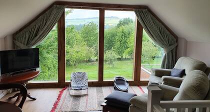 Lovely dog friendly cottage 4 miles from Ludlow with feature oak glass gable.