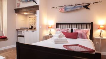 Studio Suite (Sardines) | Individually decorated, individually furnished, desk, laptop workspace