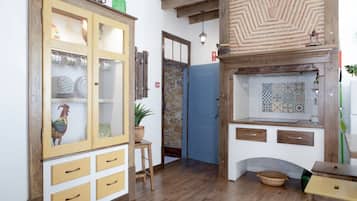 Apartamento, 1 quarto (Sunny Duplex) | Cozinha privada | Geladeira, micro-ondas, cooktop, máquina de café expresso