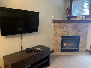 Interior - Silver Rock Condos. Lock-Off Unit. AC (Fernie)