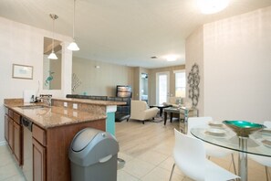 Apartment | Eigene Küche | Kühlschrank, Mikrowelle, Ofen, Geschirrspüler