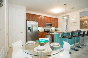 Apartment | Eigene Küche | Kühlschrank, Mikrowelle, Ofen, Geschirrspüler