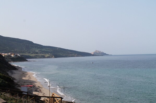 Una spiaggia nelle vicinanze