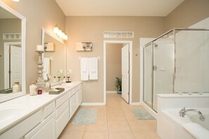 Condo | Bathroom | Towels - Lake View Penthouse Loft (Orlando)