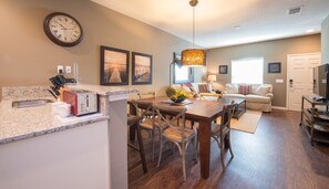 Apartment | Private kitchen | Fridge, microwave, oven, dishwasher - Golden Dream (Kissimmee)