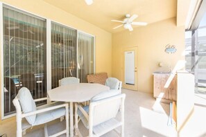 House | Outdoor dining