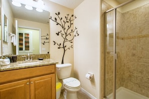 Apartment | Bathroom