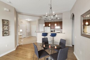Condo | Cozinha privada | Geladeira, micro-ondas, fogão, lava-louças