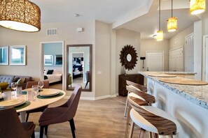 Casa | Cozinha privada | Geladeira, micro-ondas, fogão, lava-louças