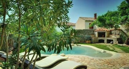 Steinvilla mit Privatpool 800 Meter zum Strand