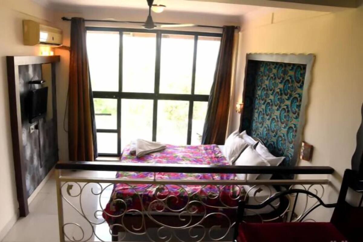 Deluxe Triple Room | 1 bedroom, in-room safe, individually furnished, soundproofing