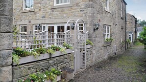 Unclassified image, 5 of 21, button - 3 bedroom accommodation in Corbridge, near Hexham (Corbridge, near Hexham)