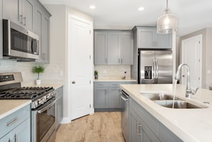 House, 4 Bedrooms | Private kitchen | Fridge, oven, coffee/tea maker, toaster - Desert Escape At Ladera 4 Bedroom Home by RedAwning (Washington)