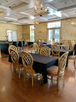 Restaurant - Blueberry Plantation Golf Resort (Alma)