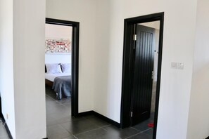 Apartment | Bathroom | Shower, free toiletries, towels, soap - Royal Delight (Accra)