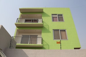 A multi-story building with balconies and windows. - Royal Delight (Accra)