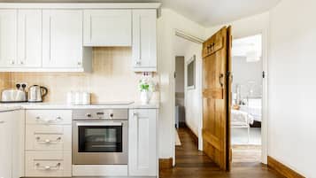Traditional Cottage (Coach House) | Interior